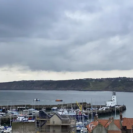 Beautiful 3 Bed With Stunning Sea And Harbour Views